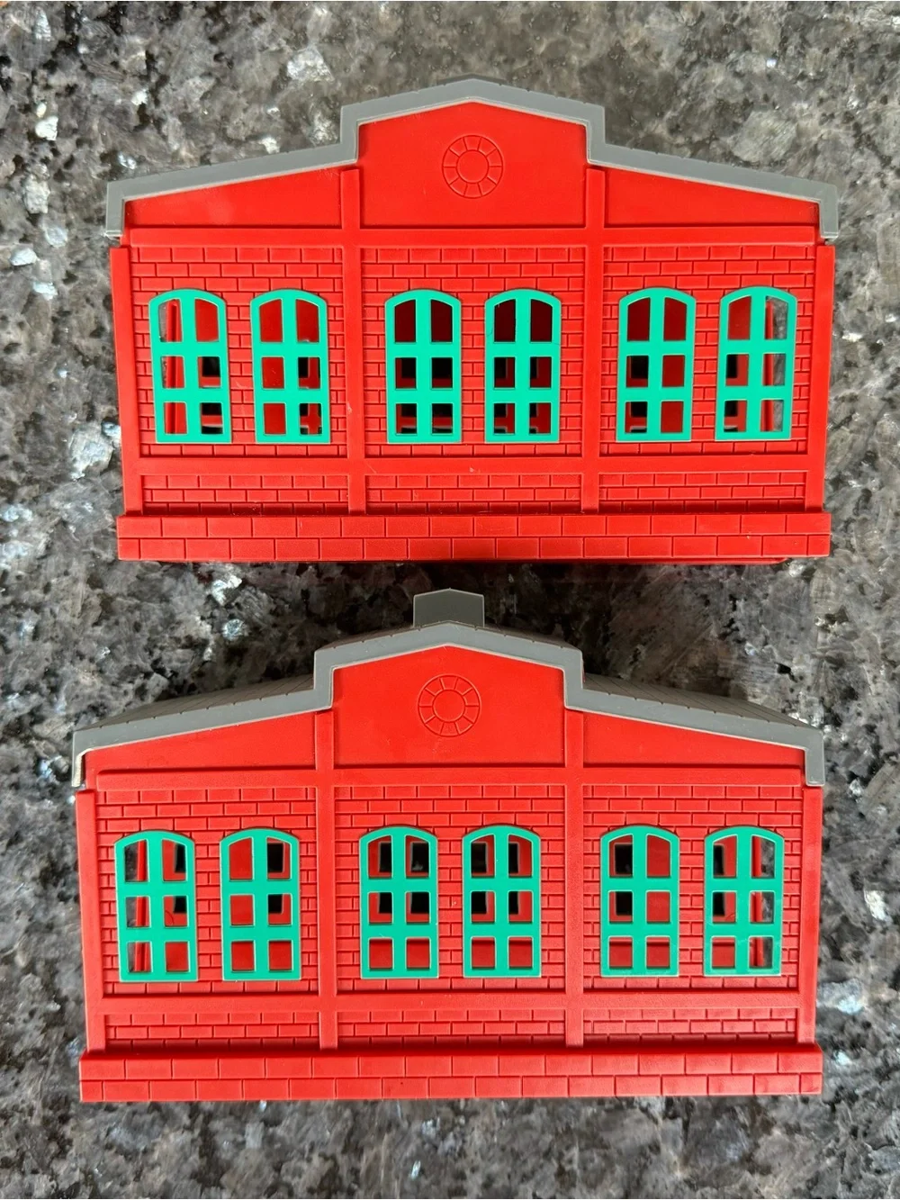 Vintage Thomas & Friends 2004 TOMY Engine Shed Accessories, Lot of 2 Buildings
